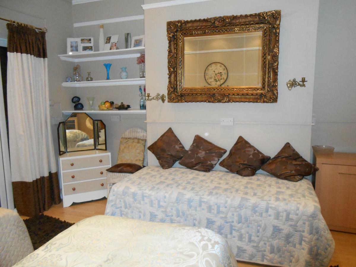 Olderfleet Bed & Breakfast Клактън он Сий Екстериор снимка