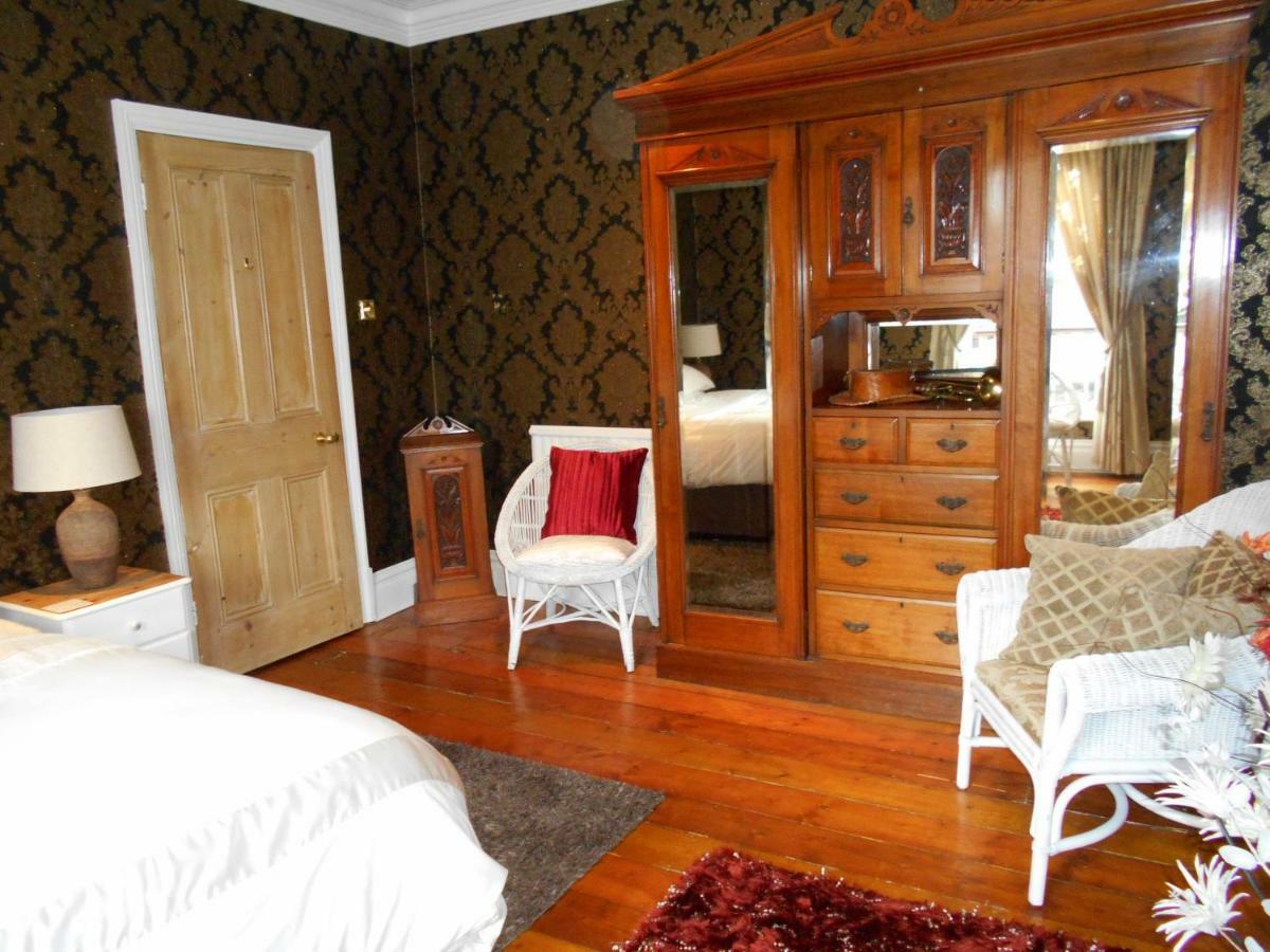 Olderfleet Bed & Breakfast Клактън он Сий Екстериор снимка