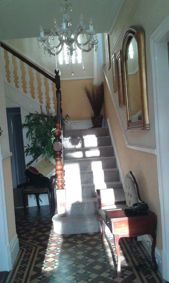 Olderfleet Bed & Breakfast Клактън он Сий Екстериор снимка