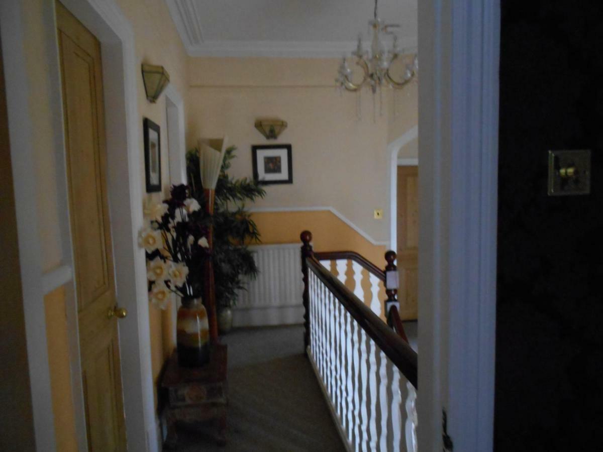 Olderfleet Bed & Breakfast Клактън он Сий Екстериор снимка