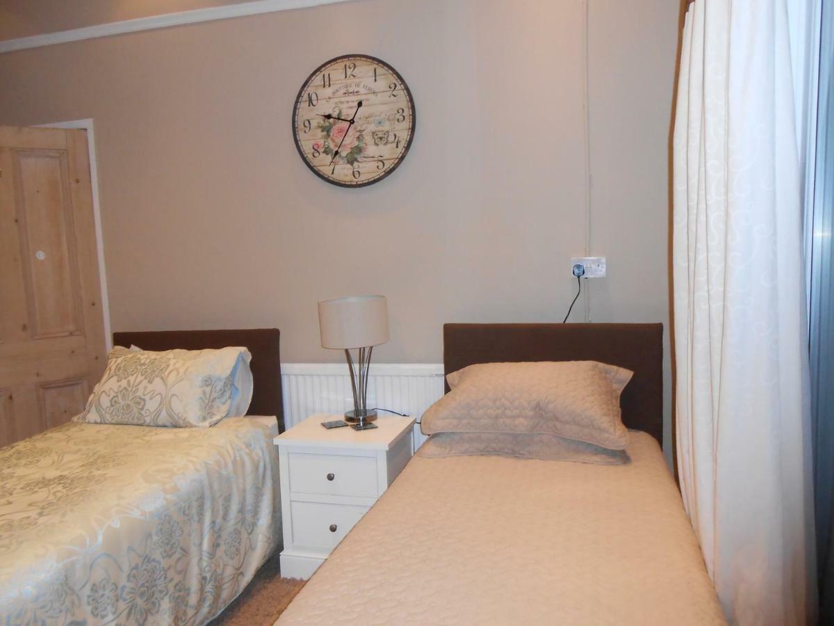 Olderfleet Bed & Breakfast Клактън он Сий Екстериор снимка
